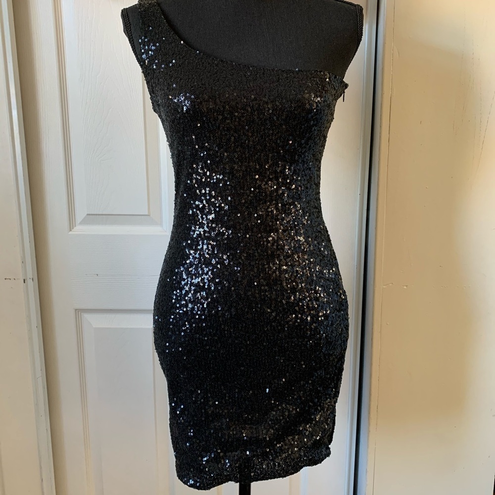 Tae one shoulder dress